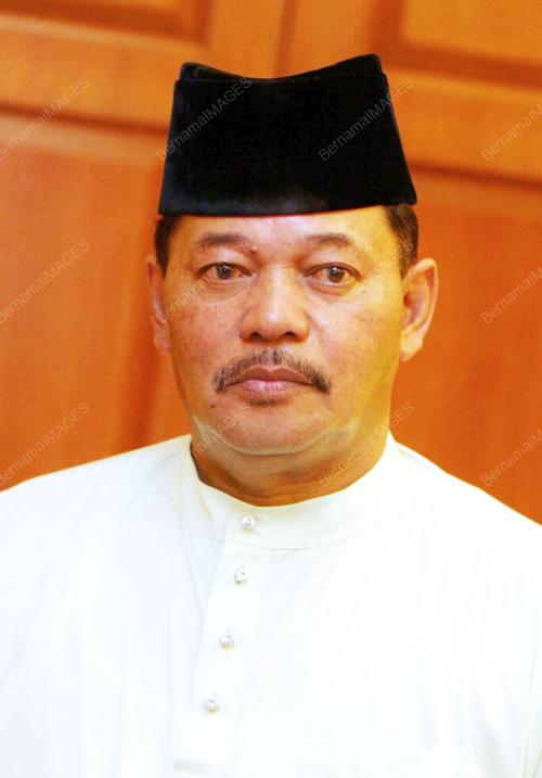AZMAN MOHAMMAD NOOR