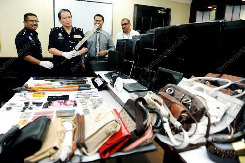NS01_04102012_POLIS_SAMUN