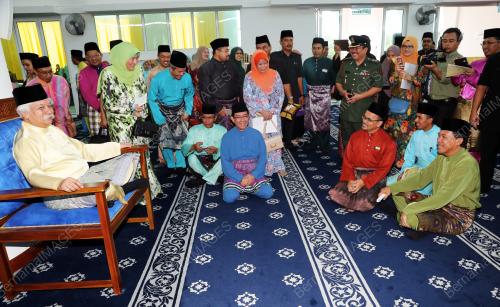 NS01_04102017_TUANKU_MUHRIZ