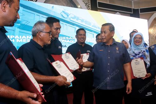 DATUK SERI AMINUDDIN HARUN