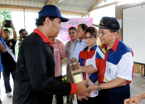 NS01_04112012_RAIS_KEM