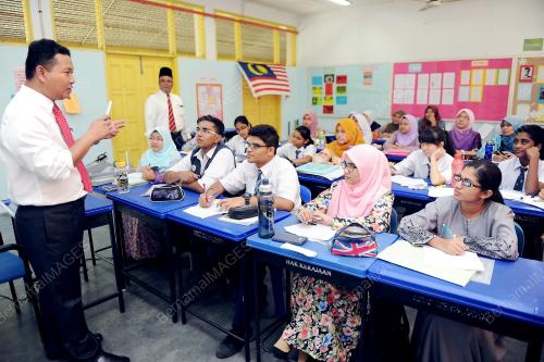 NS01_05052014_PAKAIAN_SEKOLAH