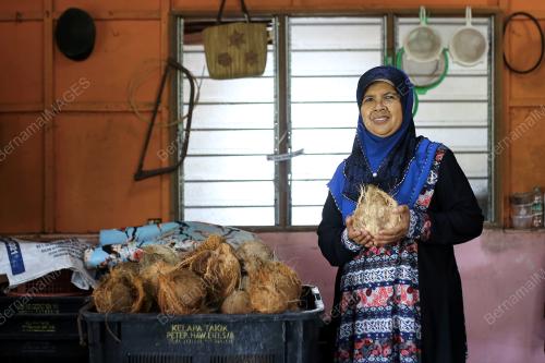 USAHAWAN PERNIAGAAN SANTAN
