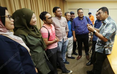 DATUK SERI AHMAD FAIZAL AZUMU