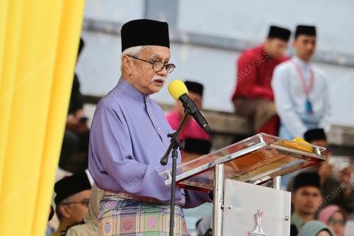 TUANKU MUHRIZ TUANKU MUNAWIR
