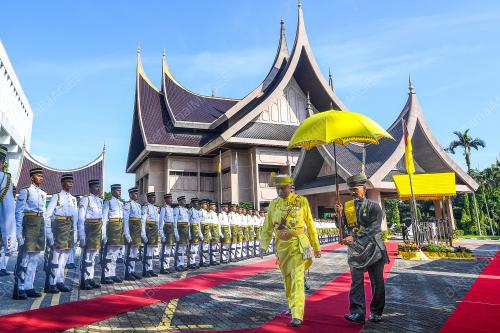 TUANKU MUHRIZ TUANKU MUNAWIR