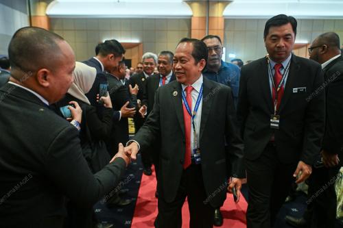 DATUK SERI DR AHMAD MASLAN