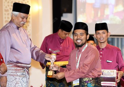 TUANKU MUHRIZ TUANKU MUNAWIR