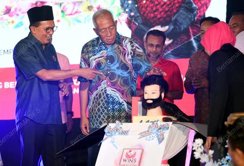 DATUK SERI MAHDZIR KHALID