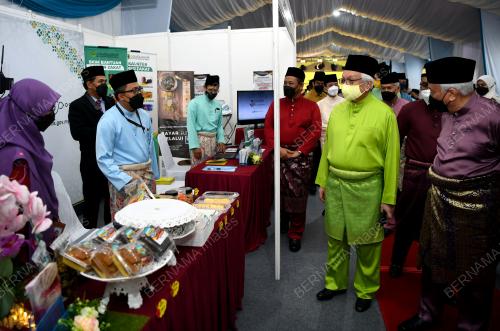 TUANKU MUHRIZ TUANKU MUNAWIR