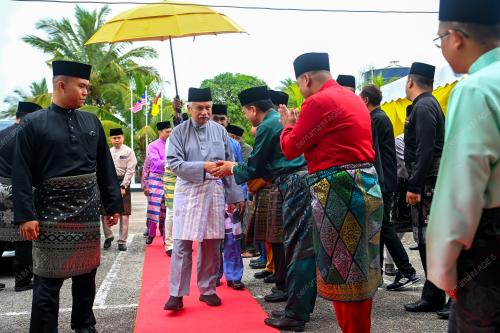 TUANKU MUHRIZ TUANKU MUNAWIR