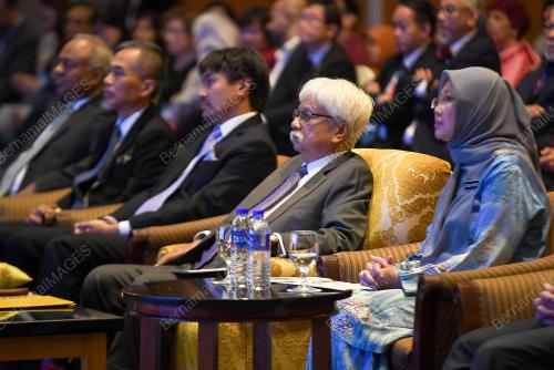 TUANKU MUHRIZ TUANKU MUNAWIR