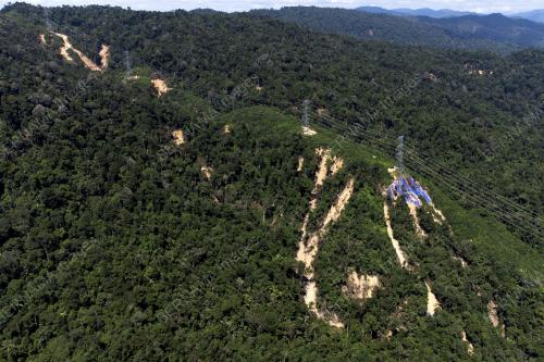RUNTUHAN TANAH DI CERUN GUNUNG