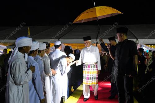 TUANKU MUHRIZ TUANKU MUNAWIR