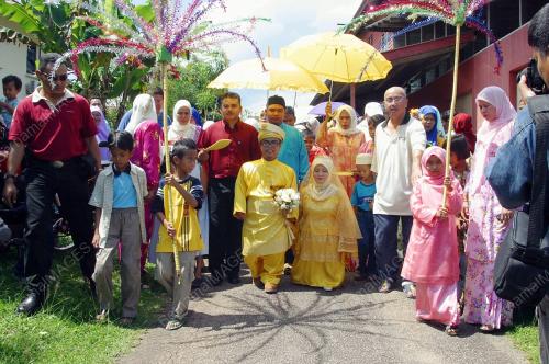 PERKAHWINAN ORANG KERDIL