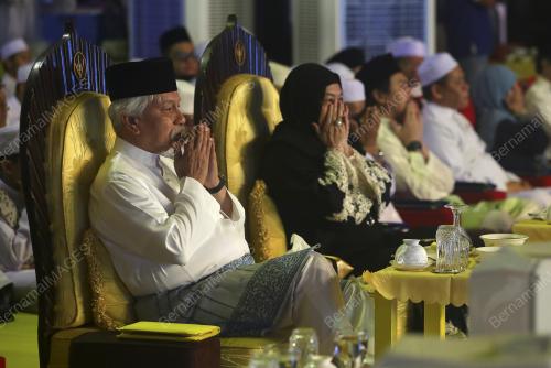 TUANKU MUHRIZ TUANKU MUNAWIR