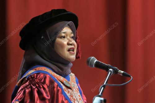 FADHLINA SIDEK
