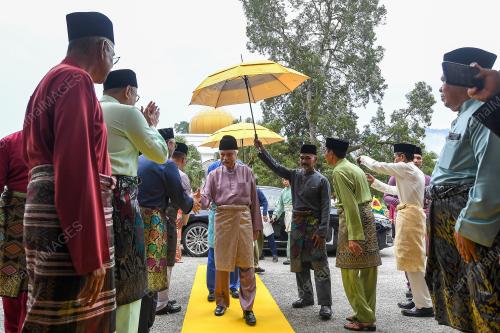 TUANKU MUHRIZ TUANKU MUNAWIR