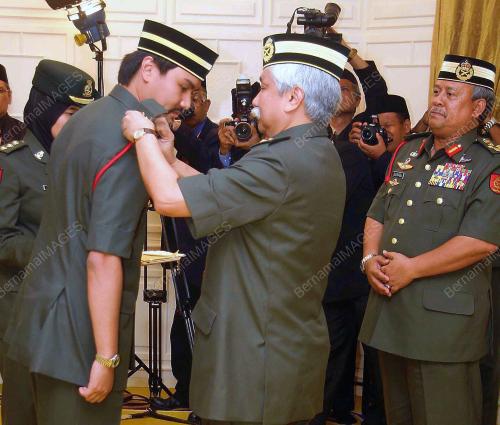 TUANKU MUHRIZ IBNI ALMARHUM TUANKU MUNAWIR