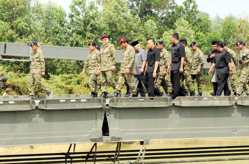 NS01_11022015_SULTAN_NAZRIN