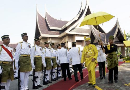 NS01_11042014_TUANKU_SIDANG