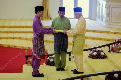 TUANKU MUHRIZ TUANKU MUNAWIR