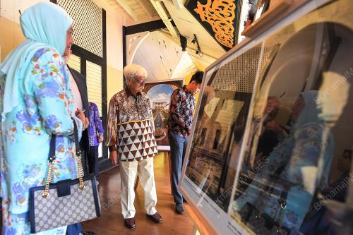 TUANKU MUHRIZ TUANKU MUNAWIR
