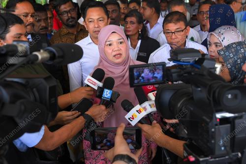 FADHLINA SIDEK