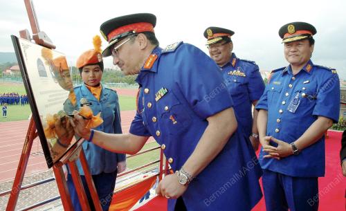 DATUK SERI HISHAMUDDIN TUN HUSSEIN