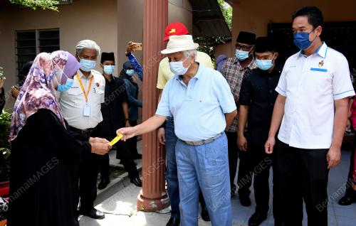TUANKU MUHRIZ TUANKU MUNAWIR