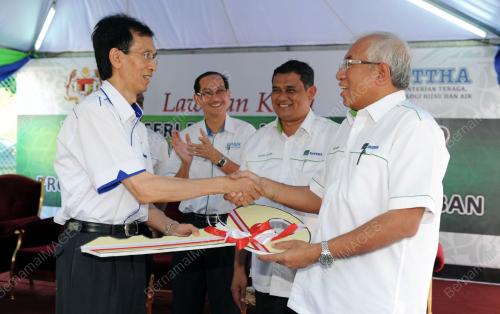 NS01_12122013_MAHDZIR_LAWAT