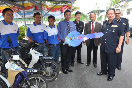 NS01_13112013_POLIS_GIATMARA