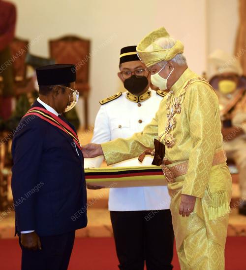 TUANKU MUHRIZ TUANKU MUNAWIR