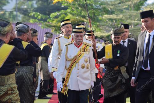 TUANKU MUHRIZ TUANKU MUNAWIR 
