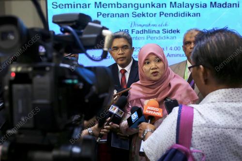 FADHLINA SIDEK