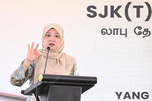FADHLINA SIDEK