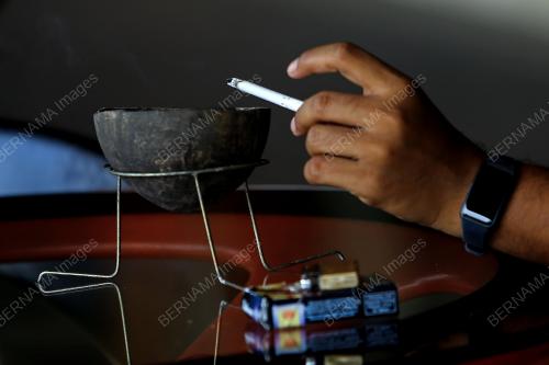MEROKOK DI PREMIS MAKANAN