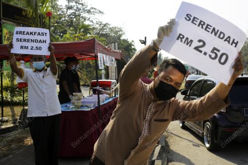 SEKTOR PERNIAGAAN DI PANTAI PERANGINAN PORT DICKSON