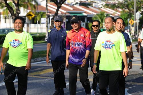DATUK SERI DR DZULKEFLY AHMAD