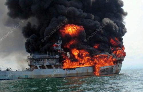 KAPAL TERBAKAR