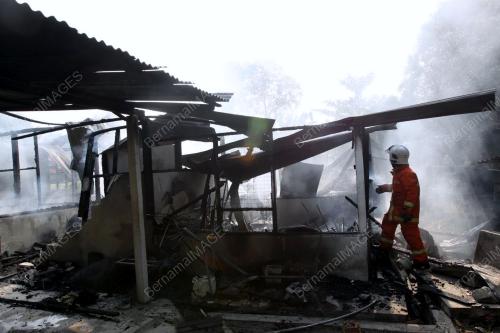 NS01_15082012_RUMAH_TERBAKAR