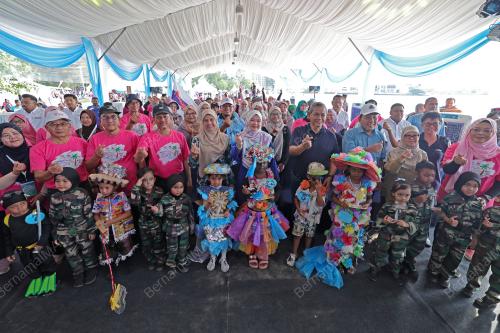 FADHLINA SIDEK