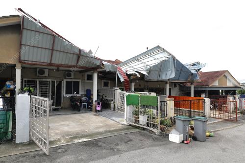 RIBUT KENCANG LANDA TAMAN NUSARI