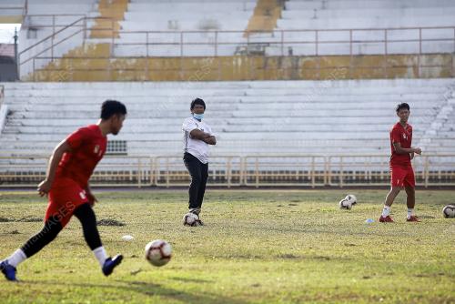PASUKAN BOLA SEPAK NEGERI SEMBILAN MENJALANI LATIHAN