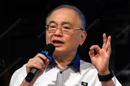 DATUK SERI DR WEE KA SIONG