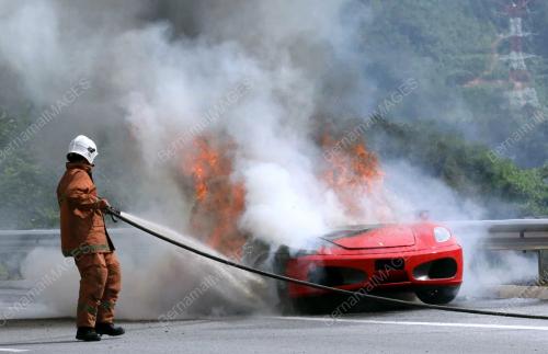 NS01_17032012_FERRARI_TERBAKAR
