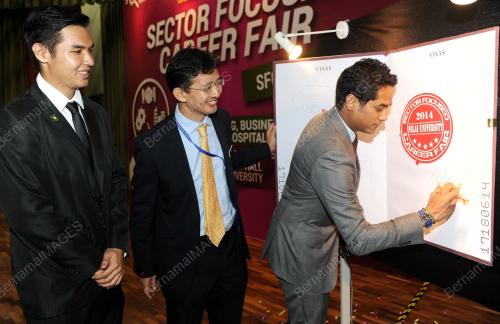 NS01_17062014_KHAIRY_KERJAYA