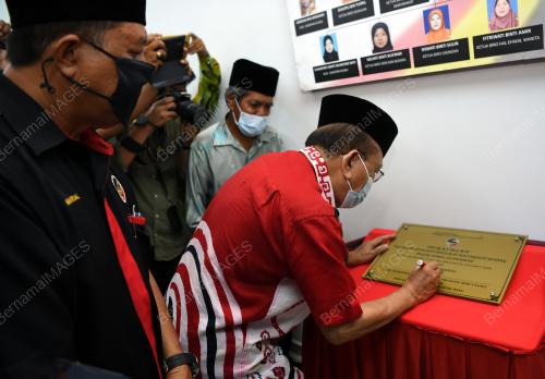 TAN SRI DR RAIS YATIM