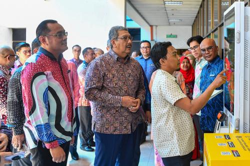 DATUK SERI WAN AHMAD DAHLAN ABDUL AZIZ