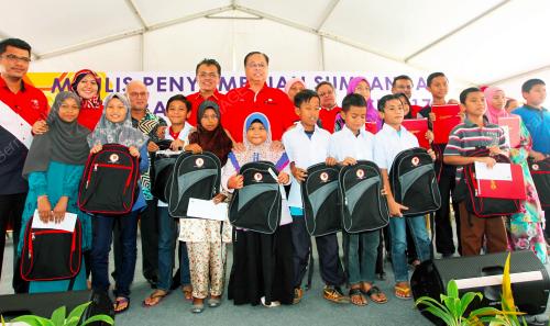 NS01_18122016_BANTUAN_PERSEKOLAHAN